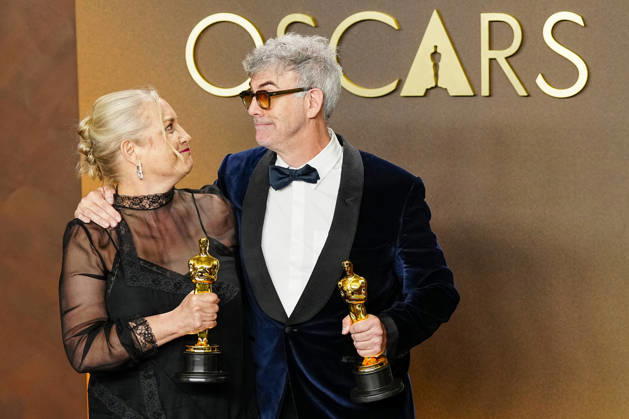 Tamara Deverell and Shane Vieau celebrate in the press photo room after winning the Best Production Design Oscar for Frankenstein during the 98th annual Academy Awards in the Hollywood section of Los Angeles on Sunday, March 15, 2026.  LAP20260315368 BONNIExCASH