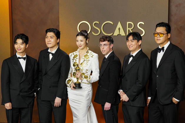 EJAE, Mark Sonnenblick, Joong Gyu Kwak, Yu Han Lee, Hee Dong Nam, Jeong Hoon Seo, and Teddy Park celebrate in the press photo room after winning the Best Original Song Oscar for Golden from KPop Demon Hunters during the 98th annual Academy Awards in the Hollywood section of Los Angeles on Sunday, March 15, 2026.  LAP20260315397 BONNIExCASH