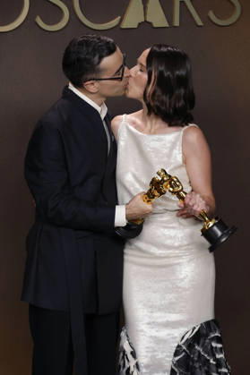 March 15, 2026, Hollywood, California, USA: (L-R) Alexandre Singh and Natalie Musteata in the press room of the 98th Annual Academy Awards on Sunday March 15, 2026 at the Dolby Theater in Hollywood, California. BURT HARRIS BNS PI Hollywood USA - ZUMAp124 20260315_zaa_p124_282 Copyright: xBurtxHarrisx
