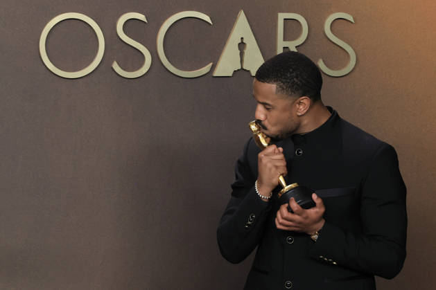 Michael B. Jordan poses with the Best Actor award for Sinners at the 98th Academy Awards ceremony in Los Angeles, USA March 15, 2026. 98th Academy Awards !ACHTUNG: NUR REDAKTIONELLE NUTZUNG!  Copyright: xArmandoxArorizox AME4399 20260316-55019712211_1