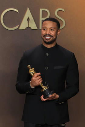 Michael B. Jordan poses with the Best Actor award for Sinners at the 98th Academy Awards ceremony in Los Angeles, USA March 15, 2026. 98th Academy Awards !ACHTUNG: NUR REDAKTIONELLE NUTZUNG!  Copyright: xArmandoxArorizox AME4400 20260316-55019712212_1