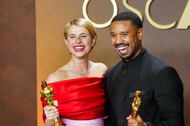 Best Actress in a Leading Role Oscar winner Jessie Buckley of Hamnet celebrates in the press photo room with Best Actor in a Leading Role winner Michael B. Jordan of Sinners during the 98th annual Academy Awards in the Hollywood section of Los Angeles on Sunday, March 15, 2026.  LAP2026031540538 BONNIExCASH