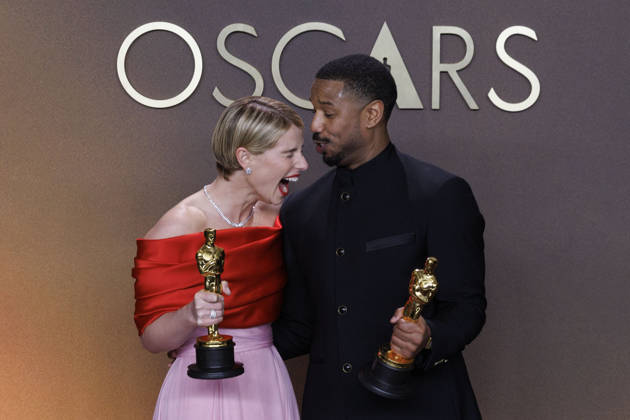 March 15, 2026, Hollywood, California, USA: (L-R) Jessie Buckley and Michael B. Jordan in the press room of the 98th Annual Academy Awards on Sunday March 15, 2026 at the Dolby Theater in Hollywood, California. BURT HARRIS BNS PI Hollywood USA  - ZUMAp124 20260315_zaa_p124_348 Copyright: xBurtxHarrisx