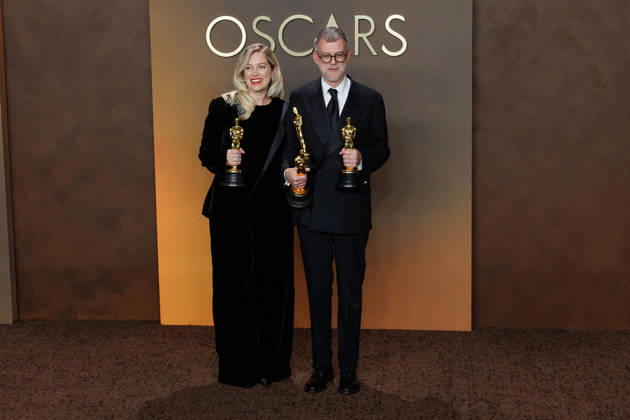 March 15, 2026, Hollywood, California, USA: (L-R) Producer, Sara Murphy, winner of Best Picture and Paul Thomas Anderson, winner of the Best Adapted Screenplay, Best Director and Best Picture Awards for â€oeOne Battle After Anotherâ€Â, pose in the press room of the 98th Annual Academy Awards on Sunday March 15, 2026 at the Dolby Theater in Hollywood, California. PRENSA INTERNACIONAL Hollywood USA - ZUMAp124 20260315_zaa_p124_358 Copyright: xPrensaxInternacionalx