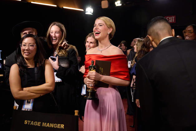 Jessie Buckley poses backstage with the OscarÂ® for Actress in a Leading Role during the 98th OscarsÂ® at DolbyÂ® Theatre at Ovation Hollywood on Sunday, March 15, 2026. Los Angeles CA USA  350081309PLX