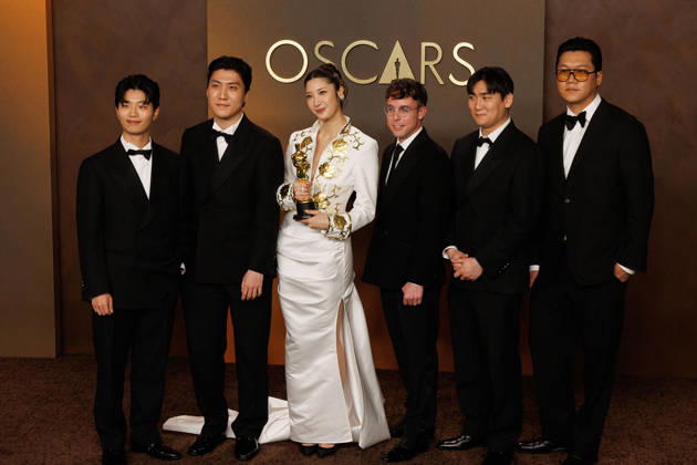 March 15, 2026, Hollywood, California, USA: (L-R) Yuhan, ZHUN, EJAE, Mark Sonnenblick, NHD, and 24, winners of the Best Original Song for Golden from â€oeKPop Demon Hunters , pose in the press room of the 98th Annual Academy Awards on Sunday March 15, 2026 at the Dolby Theater in Hollywood, California. PRENSA INTERNACIONAL Hollywood USA - ZUMAp124 20260315_zaa_p124_380 Copyright: xPrensaxInternacionalx
