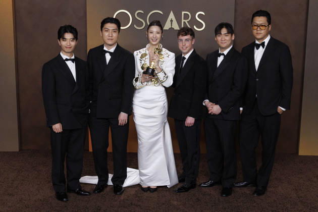 March 15, 2026, Hollywood, California, USA: (L-R) Yuhan, ZHUN, EJAE, Mark Sonnenblick, NHD and 24 in the press room of the 98th Annual Academy Awards on Sunday March 15, 2026 at the Dolby Theater in Hollywood, California. BURT HARRIS BNS PI Hollywood USA - ZUMAp124 20260315_zaa_p124_403 Copyright: xBurtxHarrisx