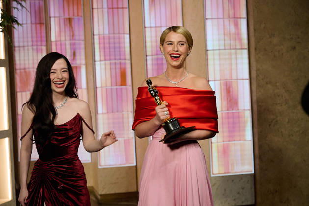 Jessie Buckley backstage with the OscarÂ® for Actress in a Leading Role and Mickey Madison during the 98th OscarsÂ® at DolbyÂ® Theatre at Ovation Hollywood on Sunday, March 15, 2026. Los Angeles CA USA  350081345PLX