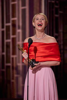 March 15, 2026, Hollywood, California, USA: Jessie Buckley accepts the Oscar for Actress in a Leading Role during the 98th Oscars at the Dolby Theatre at Ovation Hollywood on Sunday. Hollywood USA  - ZUMAz03_ 20260315_zah_z03_109 Copyright: xTraexPattonx