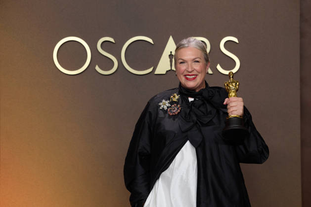 98th Oscars, Academy Awards Kate Hawley poses backstage with the Oscar for Costume Design during the 98th Oscars at Dolby Theatre at Ovation Hollywood on Sunday, March 15, 2026., Credit:Etienne Laurent The Academy Avalon United States of America, CA, Hollywood, Dolby Theater  Copyright: xEtiennexLaurentx xThexAcademyx xAvalonx 1083386630