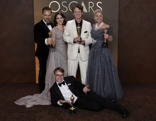 March 15, 2026, Hollywood, California, USA: (L-R) Radovan Sibrt, AlA¾bĺta Karo¡skovo¡, David Borenstein, Pavel Talankin (laying on floor) in the press room of the 98th Annual Academy Awards on Sunday March 15, 2026 at the Dolby Theater in Hollywood, California. BURT HARRIS BNS PI Hollywood USA - ZUMAp124 20260315_zaa_p124_444 Copyright: xBurtxHarrisx