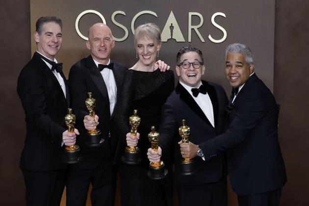 March 15, 2026, Hollywood, California, USA: (L-R) Al Nelson, Gareth John, Gwendolyn Yates Whittle, Gary Rizzo and Juan Peralta in the press room of the 98th Annual Academy Awards on Sunday March 15, 2026 at the Dolby Theater in Hollywood, California. BURT HARRIS BNS PI Hollywood USA - ZUMAp124 20260315_zaa_p124_446 Copyright: xBurtxHarrisx