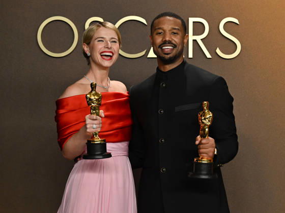 March 15, 2026, Hollywood, California, USA: Best actress Oscar for Hamnet JESSIE BUCKLEY, best Actor for his dual role as Smoke and Stack in the film Sinners MICHAEL B. JORDAN in the Press Room during the 98th Academy Awards at the Dolby Theatre in Hollywood. Hollywood USA  - ZUMAb173 20260315_aap_b173_019 Copyright: xBillyxBennightx