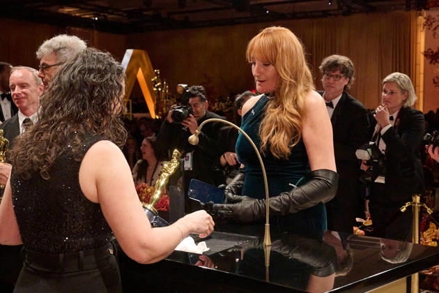 98th Oscars, Academy Awards Cliona Furey has their Oscar engraved at the Governors Ball following the 98th Oscars at the Dolby Theatre at Ovation Hollywood in Los Angeles, CA, on Sunday, March 15, 2026., Credit:Phil McCarten The Academy Avalon United States of America, CA, Hollywood, Dolby Theater  Copyright: xPhilxMcCartenx xThexAcademyx xAvalonx 1083396258