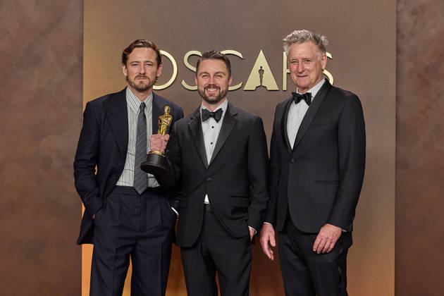 98th Oscars, Academy Awards Andy Jurgensen poses backstage with the Oscar for Film Editing with Lewis Pullman and Bill Pullman during the 98th Oscars at Dolby Theatre at Ovation Hollywood on Sunday, March 15, 2026., Credit:Etienne Laurent The Academy Avalon United States of America, CA, Hollywood, Dolby Theater  Copyright: xEtiennexLaurentx xThexAcademyx xAvalonx 1083397324