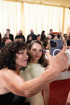 98th Oscars, Academy Awards Felicity Jones (center) and Ashley Schlaifer arrive on the red carpet of the 98th Oscars at the Dolby Theatre at Ovation Hollywood on Sunday, March 15, 2026., Credit:LCY Avalon United States of America, CA, Hollywood, Dolby Theater  Copyright: xLCYx xAvalonx 1083397531
