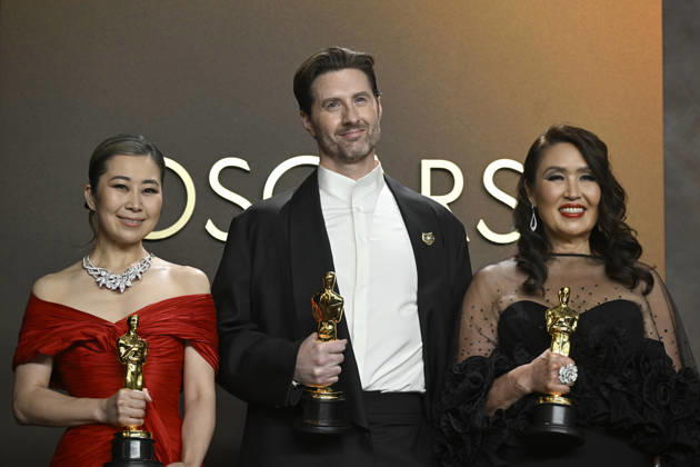Winners in the press room of the 98th Academy Awards at Dolby Thetre in Los Angeles Featuring: Maggie Kang, Chris Appelhans, Michelle L.M. Wong Where: Los Angeles, California, United States When: 15 Mar 2026 Credit: Valerie Goodloe MediaPunch INSTARimages EDITORIAL USE ONLY. NOT FOR USE BY NEWSPAPERS BASED IN THE UK. Copyright: xx instar55555648