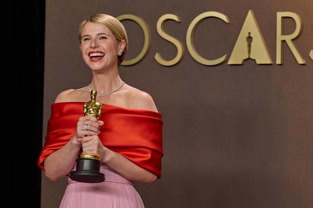 98th Oscars, Academy Awards Jessie Buckley poses backstage with the Oscar for Actress in a Leading Role during the 98th Oscars at Dolby Theatre at Ovation Hollywood on Sunday, March 15, 2026., Credit:Etienne Laurent The Academy Avalon United States of America, CA, Hollywood, Dolby Theater  Copyright: xEtiennexLaurentx xThexAcademyx xAvalonx 1083397342