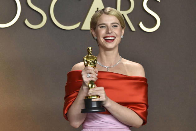 Jessie Buckley with the Oscar for Best Actress in a Leading Role in Hamnet at the 2026 98th Annual Academy Awards Photocall at the Dolby Theatre Los Angeles, 15 03 2026 Foto:xJ.xBlocx xFuturexImagex oscar_6416