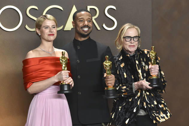 Jessie Buckley with the Oscar for Best Actress in a Leading Role in Hamnet , Michael B Jordan with the Oscar for Best Actor in a Leading Role in Blood Sinners and Amy Madigan with the Oscar for Best Supporting Actress in Weapons at the 2026 98th Annual Academy Awards Photocall at the Dolby Theatre Los Angeles, 15 03 2026 Foto:xJ.xBlocx xFuturexImagex oscar_6425