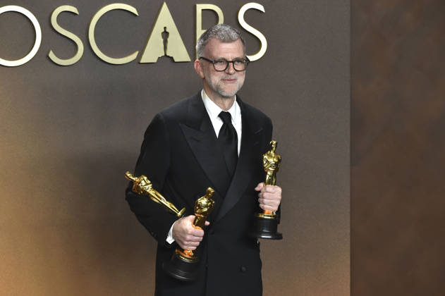 Paul Thomas Anderson with the Oscars for Best Picture, Best Director and Adapted Screenplay for Blood Sinners at the 2026 98th Annual Academy Awards Photocall at the Dolby Theatre Los Angeles, 15 03 2026 Foto:xJ.xBlocx xFuturexImagex oscar_6432