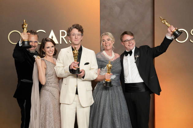 March 15, 2026, Hollywood, California, USA: (L-R) RADOVAN SIBRT, ALZBETA KARoÂSKOVA, DAVID BORENSTEIN, PAVEL TALANKIN, and HELLE FABER, winners of the Best Documentary Feature Film Award for â€oeMr. Nobody Against Putinâ€Â, pose in the Press Room during the 98th Academy Awards, presented by the Academy of Motion Picture Arts and Sciences (AMPAS), at the Dolby Theatre in Hollywood. Hollywood USA - ZUMAb173 20260315_aap_b173_131 Copyright: xBillyxBennightx