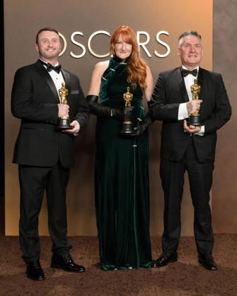 March 15, 2026, Hollywood, California, USA: (L-R) MIKE HILL, CLIONA FUREY and JORDAN SAMUEL, winners of the Best Makeup and Hairstyling for Frankenstein in the Press Room during the 98th Academy Awards, presented by the Academy of Motion Picture Arts and Sciences (AMPAS), at the Dolby Theatre in Hollywood. Hollywood USA  - ZUMAb173 20260315_aap_b173_175 Copyright: xBillyxBennightx