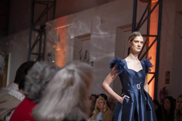 Telier Couture Fashion Week Madrid in Spain - 17 Mar 2026 A model walks the runway wearing a design by atelier couture during Fashion Week de Madrid in Fabric de Tapices. Madrid Spain Copyright: xAtilanoxGarciax xSOPAxImagesx photos08889
