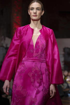 Telier Couture Fashion Week Madrid in Spain - 17 Mar 2026 A model walks the runway wearing a design by atelier couture during Fashion Week de Madrid in Fabric de Tapices. Madrid Spain Copyright: xAtilanoxGarciax xSOPAxImagesx photos08890