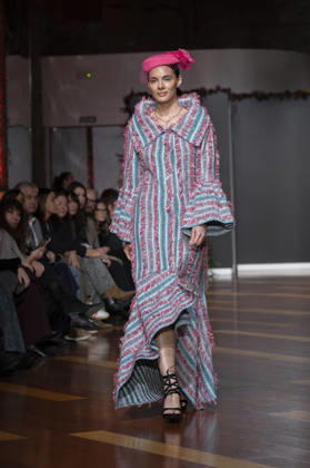 Telier Couture Fashion Week Madrid in Spain - 17 Mar 2026 A model walks the runway wearing a design by atelier couture during Fashion Week de Madrid in Fabric de Tapices. Madrid Spain Copyright: xAtilanoxGarciax xSOPAxImagesx photos08868