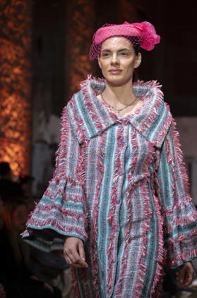 Telier Couture Fashion Week Madrid in Spain - 17 Mar 2026 A model walks the runway wearing a design by atelier couture during Fashion Week de Madrid in Fabric de Tapices. Madrid Spain Copyright: xAtilanoxGarciax xSOPAxImagesx photos08869