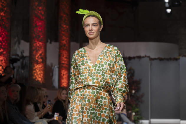 Telier Couture Fashion Week Madrid in Spain - 17 Mar 2026 A model walks the runway wearing a design by atelier couture during Fashion Week de Madrid in Fabric de Tapices. Madrid Spain Copyright: xAtilanoxGarciax xSOPAxImagesx photos08871