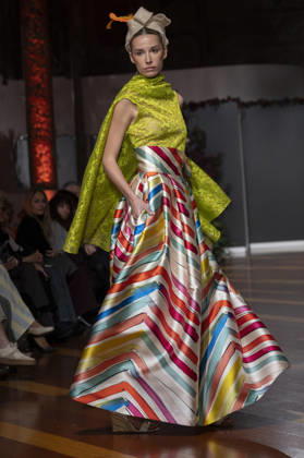 Telier Couture Fashion Week Madrid in Spain - 17 Mar 2026 A model walks the runway wearing a design by atelier couture during Fashion Week de Madrid in Fabric de Tapices. Madrid Spain Copyright: xAtilanoxGarciax xSOPAxImagesx photos08872