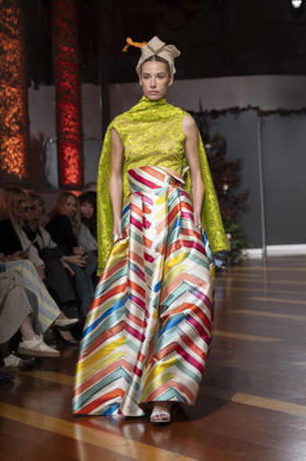Telier Couture Fashion Week Madrid in Spain - 17 Mar 2026 A model walks the runway wearing a design by atelier couture during Fashion Week de Madrid in Fabric de Tapices. Madrid Spain Copyright: xAtilanoxGarciax xSOPAxImagesx photos08873