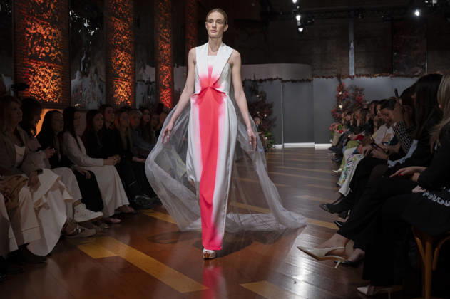 Telier Couture Fashion Week Madrid in Spain - 17 Mar 2026 A model walks the runway wearing a design by atelier couture during Fashion Week de Madrid in Fabric de Tapices. Madrid Spain Copyright: xAtilanoxGarciax xSOPAxImagesx photos08852