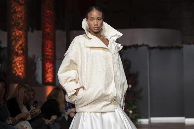 Telier Couture Fashion Week Madrid in Spain - 17 Mar 2026 A model walks the runway wearing a design by atelier couture during Fashion Week de Madrid in Fabric de Tapices. Madrid Spain Copyright: xAtilanoxGarciax xSOPAxImagesx photos08861