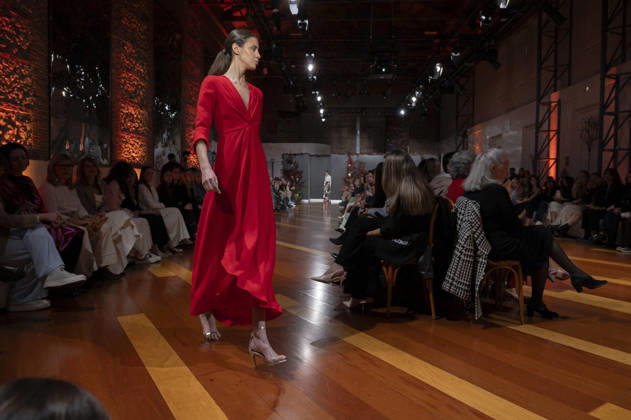 Telier Couture Fashion Week Madrid in Spain - 17 Mar 2026 A model walks the runway wearing a design by atelier couture during Fashion Week de Madrid in Fabric de Tapices. Madrid Spain Copyright: xAtilanoxGarciax xSOPAxImagesx photos08832