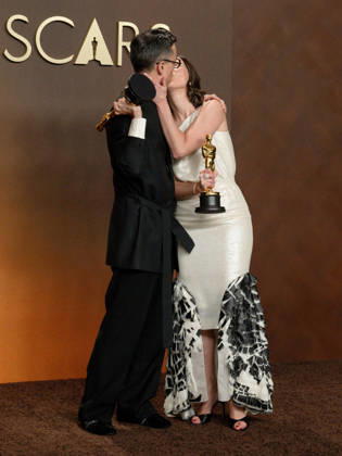 March 15, 2026, Hollywood, California, USA: (L-R) ALEXANDRE SINGH and NATALIE MUSTEATA, winners of the Best Live Action Short Film Award for â€oeTwo People Exchanging Saliva†in the Press Room during the 98th Academy Awards, presented by the Academy of Motion Picture Arts and Sciences (AMPAS), at the Dolby Theatre in Hollywood. Hollywood USA - ZUMAb173 20260315_aap_b173_332 Copyright: xBillyxBennightx