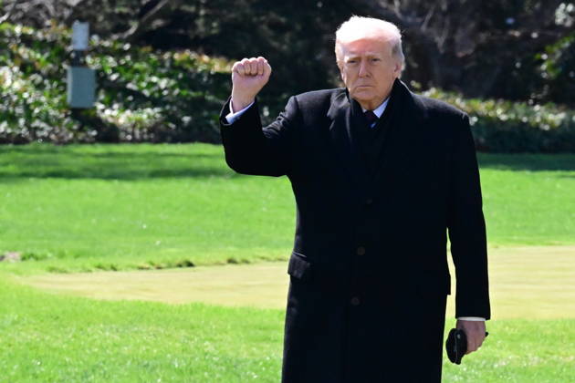 President Donald Trump Departs The White House (INT) President Donald Trump gestures a wave as he departs the White House with United States Secretary of War Pete Hegseth and United States Chairman of the Joint Chiefs of Staff Dan Caine in Washington, D.C., on March 18, 2026 for a trip to Dover Air Force Base for a dignified transfer where the remains of six U.S. service members killed in the crash of a refueling aircraft are returned to their families. It will be the second time since launching the war with Iran on Feb. 28 that the Republican president will attend the solemn military ritual known as a dignified transfer, which he once described as the toughest thing he has had to do as commander in chief. Credit: Kyle Mazza Thenews2 Copyright: xKylexMazzax