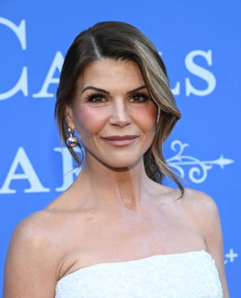 ˜When Calls the Heart™ and ˜Hope Valley: 1874™ Celebration Lori Loughlin arriving to ˜When Calls the Heart™ and ˜Hope Valley: 1874™ Celebration at The Sun Rose on March 18, 2026 in West Hollywood, CA. West Hollywood The Sun Rose California USA Copyright: xLISAxOConnor AFF-USA.comx