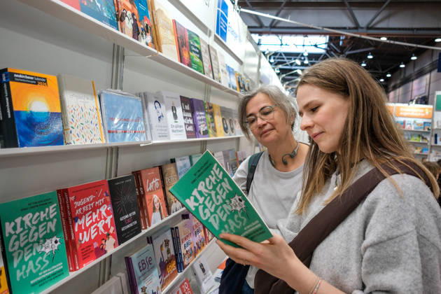 The Leipzig Book Fair opened its doors to visitors on 19 March 2026 Photo of Christian publishers stand A total of 2,044 publishers and media companies from 54 countries are taking part in the spring industry get-together until Sunday This years focus is on literature from the Danub Copyright: epd-bild JensxSchulze epd-Buchmesse_Leipzig3-kopieren