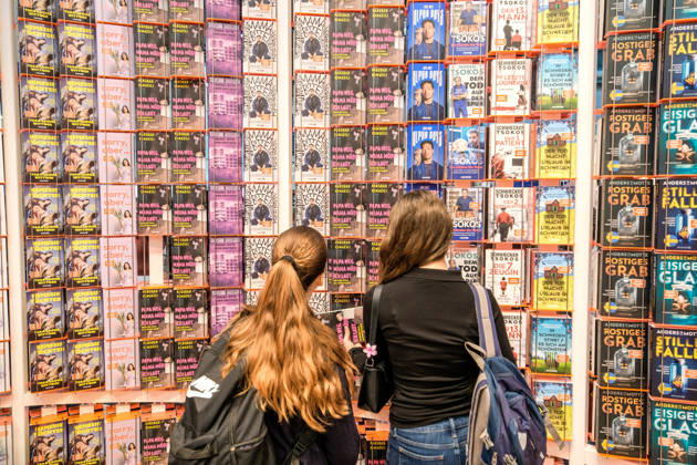 The Leipzig Book Fair opened its doors to visitors on 19 March 2026 Photo of the Droemer Knaur publishing group stand A total of 2,044 publishers and media companies from 54 countries are taking part in the spring industry get-together until Sunday This years focus is on Copyright: epd-bild JensxSchulze epd-Buchmesse_Leipzig8-kopieren