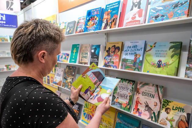 The Leipzig Book Fair opened its doors to visitors on 19 March 2026 Photo of Christian publishers stand A total of 2,044 publishers and media companies from 54 countries are taking part in the spring industry get-together until Sunday This years focus is on literature from the Danub Copyright: epd-bild JensxSchulze FUHA1335
