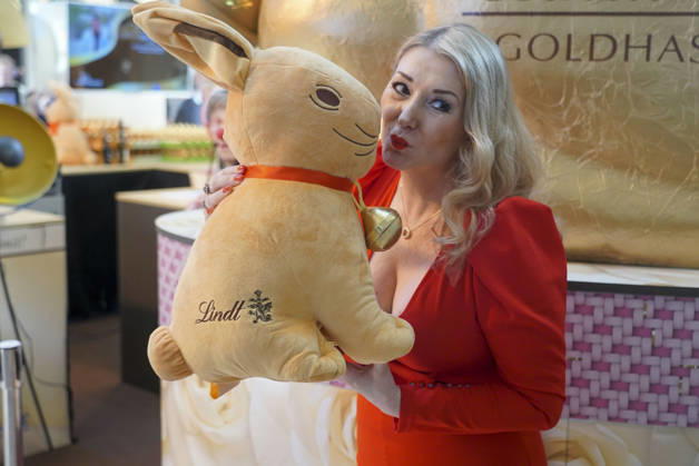 cntv Sandra Quadflieg as guest at the Lind Goldhasen Easter Charity and celebration 20 years Europa Passage Thursday 19 03 2026 in Hamburg Hamburg Germany