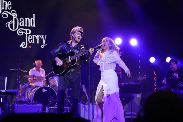 NASHVILLE, TENNESSEE - March 20: Johnny Costello and Kimberly Perry of The Band Perry performs at the Big Machine Label Group lunch and performance during CRS 2026 at Omni Nashville Hotel on March 20, 2026 in Nashville, Tennessee. Credit: AdMedia. USA - ZUMAa123 20260320_zaa_a123_307 Copyright: xMickeyxBernalx