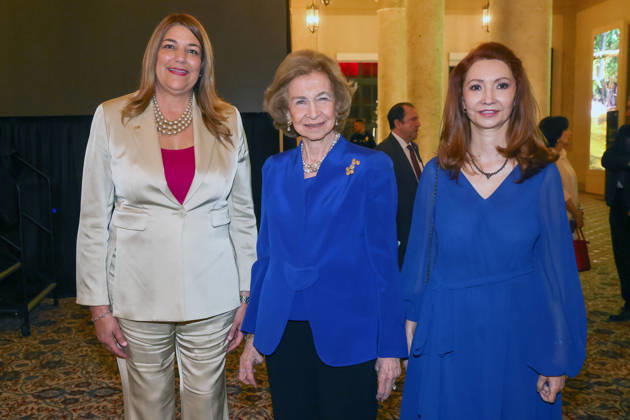 The president of Miami Dade College, Madeline Pumariega (L), Queen Sofia of Spain (C); and the Consul General of Spain in Miami, Belen Alfaro Hernandez (R), pose during the event Florida, Cuba and the Caribbean in the American Revolution at the Freedom Tower in Miami, Florida, USA, 20 March 2026. Queen Sofia of Spain inaugurated America&Spain250 in Miami, an academic initiative commemorating the 250th anniversary of the founding of the United States and highlighting Spain s contributions to the American Revolution and the shared history between the two countries, as part of her three-day visit to Florida. Queen Sofia inaugurates America&Spain250 in Miami to celebrate the 250th anniversary of the USA !ACHTUNG: NUR REDAKTIONELLE NUTZUN Copyright: xGiorgioxVierax USA9260 20260321-55019768128_1