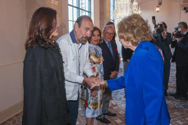 Queen Sofia of Spain greets real estate entrepreneur and philanthropist Jorge Perez and his wife, Darlene Perez (L), upon their arrival to the event Florida, Cuba and the Caribbean in the American Revolution at the Freedom Tower in Miami, Florida, USA, 20 March 2026. Queen Sofia of Spain inaugurated America&Spain250 in Miami, an academic initiative commemorating the 250th anniversary of the founding of the United States and highlighting Spain s contributions to the American Revolution and the shared history between the two countries, as part of her three-day visit to Florida. Queen Sofia inaugurates America&Spain250 in Miami to celebrate the 250th anniversary of the USA !ACHTUNG: NUR REDAKTIONELLE NUTZUNG!  Copyright: xGiorgioxVierax USA9252 20260321-55019768133_1
