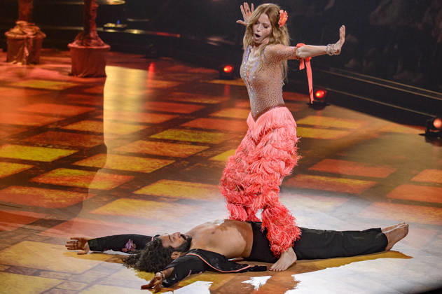 Esther Schweins with Massimo Sinato in the third live show of the 19th season of the RTL dance show Let s Dance at the MMC Coloneum Cologne, 20 03 2026 Foto:xW.xRanderathx xFuturexImagex lets_dance2003_6612