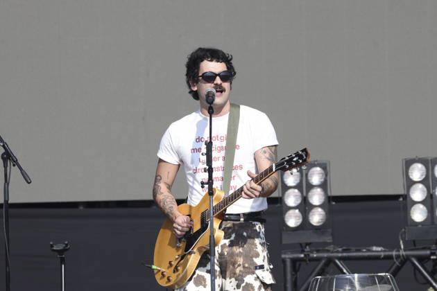 The band Foto em Grupo will perform at Lollapalooza Brazil 2026 in Sao Paulo. Sao Paulo (SP), March 21, 2026 Lollapalooza Brazil Show Jadsa The band Foto em Grupo performs during the second day of the Lollapalooza Brazil festival, and features the participation of singer Ana Caetano from the duo Anavitoria, held at the Interlagos racetrack, in the southern zone of the Sao Paulo capital. The event brings together national and international artists in three days of shows and musical attractions. (Foto: Leco Viana Thenews2 imago images) The band Foto em Grupo will perform at Lollapalooza Brazil 2026 in Sao Paulo.  Copyright: xLecoxVianax