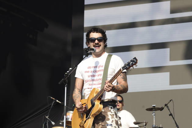 The band Foto em Grupo will perform at Lollapalooza Brazil 2026 in Sao Paulo. Sao Paulo (SP), March 21, 2026 Lollapalooza Brazil Show Jadsa The band Foto em Grupo performs during the second day of the Lollapalooza Brazil festival, and features the participation of singer Ana Caetano from the duo Anavitoria, held at the Interlagos racetrack, in the southern zone of the Sao Paulo capital. The event brings together national and international artists in three days of shows and musical attractions. (Foto: Leco Viana Thenews2 imago images) The band Foto em Grupo will perform at Lollapalooza Brazil 2026 in Sao Paulo.  Copyright: xLecoxVianax